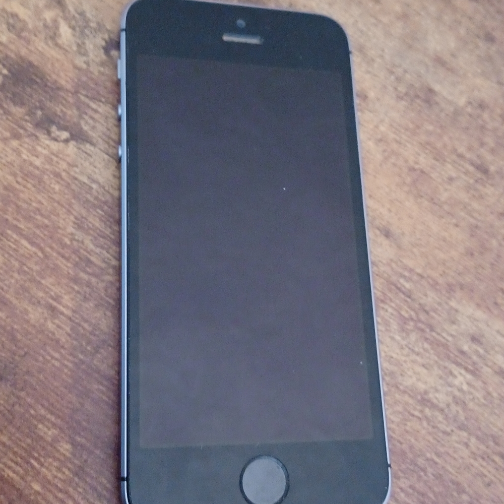 Apple iPhone SE Model 1723 64G Space Grey/Black Model MLM62VC/A Unlocked - Picture 4 of 9